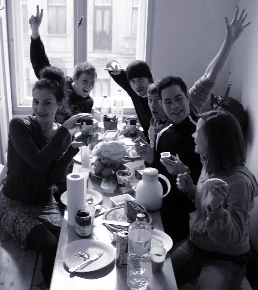 Fotos der Darsteller und Szenen vom Set